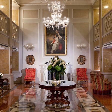 Baglioni Hotel Luna - The Leading Hotels Of The World Veneţia Exterior foto The lobby of the hotel