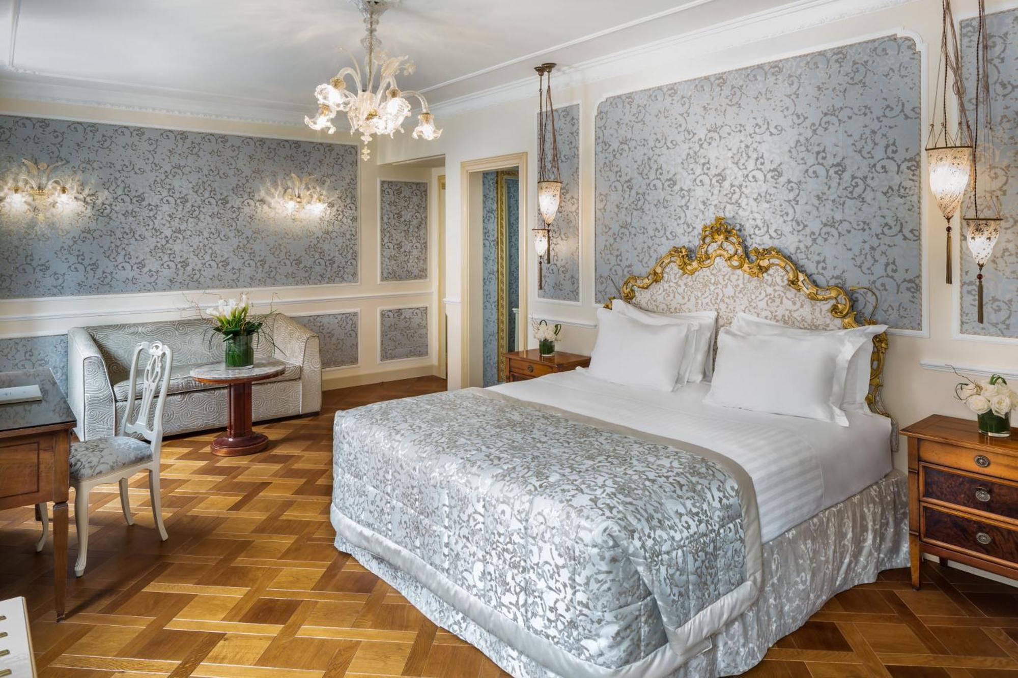 Baglioni Hotel Luna - The Leading Hotels Of The World Veneţia Exterior foto A suite at the Hotel de Crillon